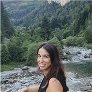 Profesora titulada en diseño de interiores con experiencia en el sector.
